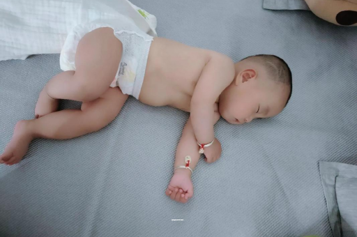 高安三个月宝宝发育标准